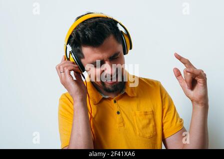 Uomo con le cuffie Foto Stock