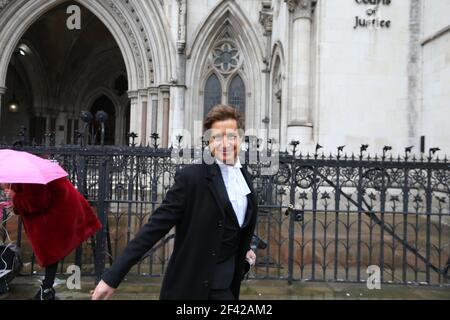 Londra, Inghilterra, Regno Unito. 18 Marzo 2021. DAVID SHERBORNE, avvocato di Johnny Depp, è visto lasciare Royal Courts of Justice. Il team legale di Depp ha chiesto il permesso di fare appello per il caso che ha perso contro News Group Newspaper (NGN) su un articolo pubblicato nel 2018 che gli faceva riferimento come ''mulinello'' durante il suo matrimonio con l'attrice Amber Heard. Credit: Tayfun Salci/ZUMA Wire/Alamy Live News Foto Stock