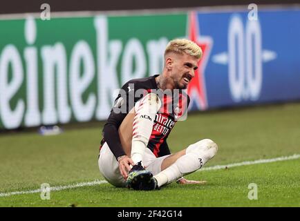 Il Samu Castillejo dell'AC Milan reagisce ad una sfida durante il sedici round della UEFA Europa League allo stadio San Siro di Milano. Data immagine: Giovedì 18 marzo 2021. Foto Stock