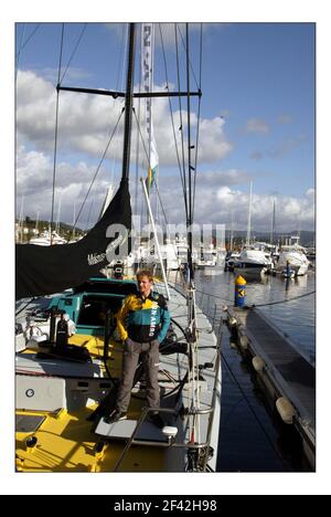 Gordon Ramsay è entrato a far parte del team ABN AMRO nella Volvo Ocean Race come consulente alimentare per il team olandese. Cercherà di migliorare il gusto e il contenuto nutricianale del cibo essiccato a bordo. Gordon ha potuto assistere alla gara di squadra nella prima gara in porto della gara mondiale di Sanxenxo sulla costa settentrionale della Spagna.pic David Sandison 4+5/11/2005 Foto Stock