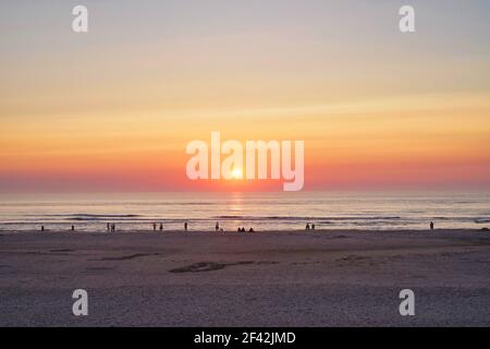 Tramonto panoramico sulla spiaggia di Henne, Jutland, Danimarca Foto Stock