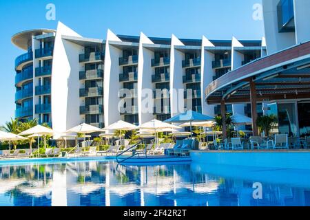 Saadiyat Island, Emirati Arabi Uniti - 11 Gennaio 2020: Hotel di lusso sulla spiaggia, Isola di Saadiyat, Abu Dhabi, Emirati Arabi Uniti Foto Stock