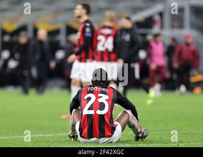 Il fikayo Tomori dell'AC Milan reagisce dopo il fischio finale durante la gara di sedici UEFA Europa League allo stadio San Siro di Milano. Data immagine: Giovedì 18 marzo 2021. Foto Stock