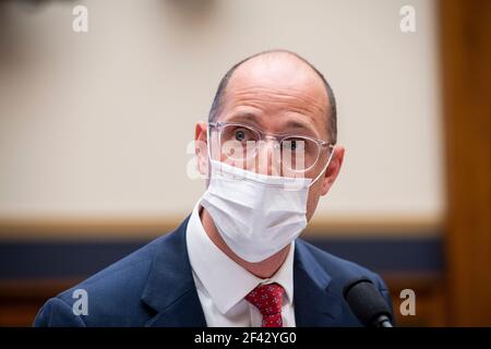 Washington, Stati Uniti d'America. 18 Marzo 2021. Il commissario della Commissione federale del commercio Noah Phillips compare davanti ad un comitato della Camera sul giudice | sottocomitato sull'antitrust, sul commercio e sul diritto amministrativo che ascolta "rivitalizzare la concorrenza parte 3: Rafforzare le leggi per affrontare il potere monopolistico" nell'edificio dell'ufficio della Casa di Rayburn a Washington, DC, giovedì 18 marzo 2021. Credit: Rod Lamkey/CNP | Usage worldwide Credit: dpa/Alamy Live News Foto Stock