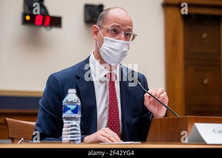 Washington, Stati Uniti d'America. 18 Marzo 2021. Il commissario della Commissione federale del commercio Noah Phillips compare davanti ad un comitato della Camera sul giudice | sottocomitato sull'antitrust, sul commercio e sul diritto amministrativo che ascolta "rivitalizzare la concorrenza parte 3: Rafforzare le leggi per affrontare il potere monopolistico" nell'edificio dell'ufficio della Casa di Rayburn a Washington, DC, giovedì 18 marzo 2021. Credit: Rod Lamkey/CNP | Usage worldwide Credit: dpa/Alamy Live News Foto Stock