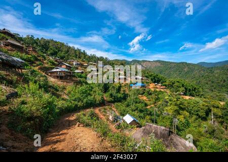 Remoto villaggio della tribù Eng in montagna vicino a Kengtung, Myanmar Foto Stock