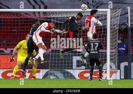 AMSTERDAM, PAESI BASSI - FEBBRAIO 10: Ibrahim Sangare di PSV, Sebastien Haller di Ajax, Denzel Dumfries di PSV, Edson Alvarez di Ajax durante l'olandese Foto Stock