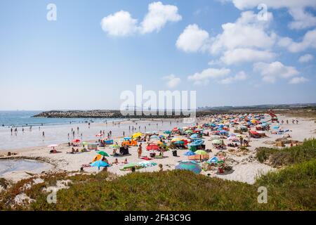 Praia de São Torpes, vicino a Sines sulla costa atlantica di Alentejo, Portogallo Foto Stock