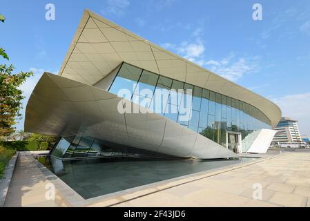 Etihad Museum a Dubai, Emirati Arabi Uniti, l'ex Union House. Museo Etihad culturale dal design moderno con patrimonio degli Emirati Arabi Uniti. Foto Stock