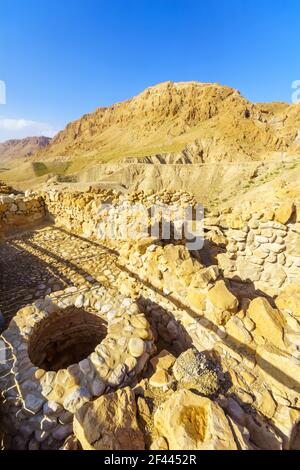 Vista dell'antico sito di Qumran, a nord-ovest del Mar Morto, Israele meridionale Foto Stock