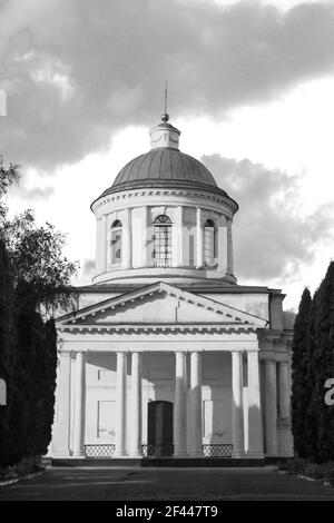 Chiesa di tutti i Santi costruita nel 1782, sul sito di un tempio greco in legno che esisteva su questo sito dal 1696. Cliente della costruzione 'Nizhyn Greco Foto Stock