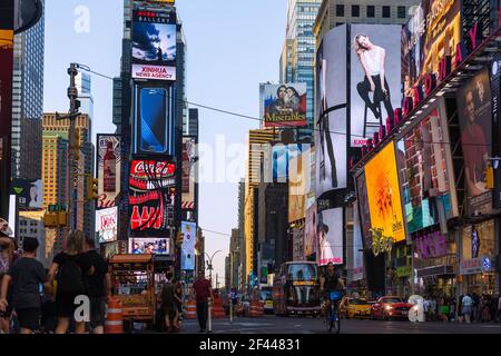 Geografia / viaggio, Stati Uniti, New York, New York City, Manhattan, teatro / quartiere dei teatri, Times Square, diritti aggiuntivi-clearance-Info-non-disponibile Foto Stock