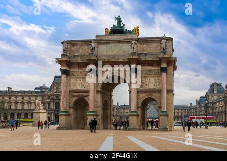 L'Arc de Triomphe du Carrousel, Place du Carrousel, nel giardino delle Tuileries a Parigi, Francia Foto Stock