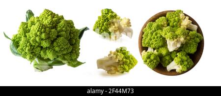 Vista dall'alto. Set di cavolfiori romani. Cavolfiore romano su ciotola di legno isolato su bianco. Primo piano del cavolfiore romano. Struttura frattale di romanesco brocc Foto Stock