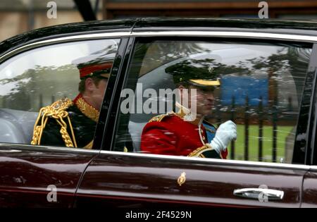 29 aprile 2011. Abbazia di Westminster, Londra, Inghilterra. Giorno di matrimonio reale. Principi William e Harry che arrivano a Westminster Abbey prima della cerimonia a. Foto Stock