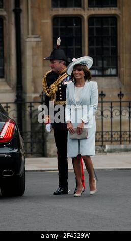 29 aprile 2011. Abbazia di Westminster, Londra, Inghilterra. Giorno di matrimonio reale. Carole Middleton, madre di Kate Middleton che arriva all'abbazia di Westminster Foto Stock