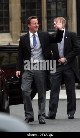 29 aprile 2011. Abbazia di Westminster, Londra, Inghilterra. Giorno di matrimonio reale. Il primo ministro britannico David Cameron arriva a Westminster Abbey davanti al Foto Stock