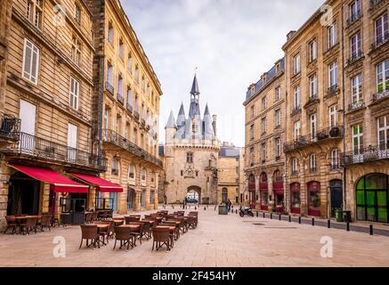 Place du Palais e Porte Cailhau a Bordeaux, Gironda, Nuova Aquitania, Francia Foto Stock