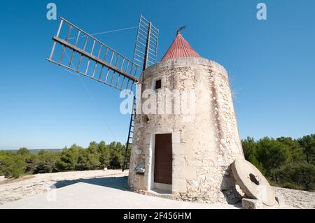 Mulino di Alphonse Daudet, a Fontvieille, nelle Bocche del Rodano, in Provenza, Francia Foto Stock