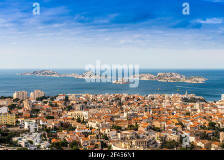 Panorama della città di Marsiglia e le isole Frioul, in Provenza, Francia Foto Stock