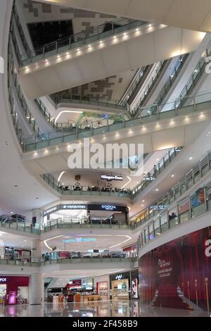 Il tranquillo centro commerciale a Kuala Lumpur Malesia durante il periodo pandemico. IL CENTRO commerciale NU Sentral si trova nel cuore del più grande centro di transito della nazione. Foto Stock