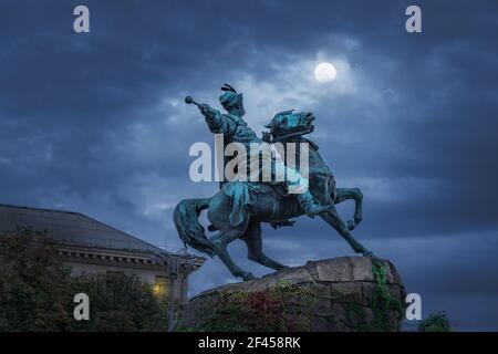 Bohdan Khmelnytsky Monumento a piazza Sofievskaya di notte - Kiev, Ucraina Foto Stock