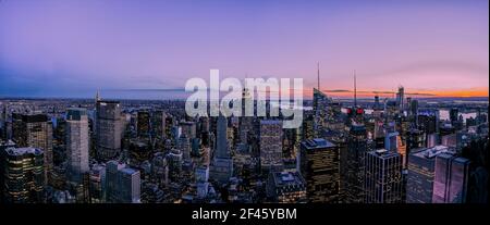 panoramica dei grattacieli e del tramonto nella città di new york Foto Stock
