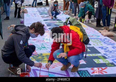L'illustrazione mostra una dimostrazione dal titolo "venerdì per il futuro" organizzata da Gioventù per il clima Belgio, venerdì 19 marzo 2021, a Bruxelles. BELG Foto Stock
