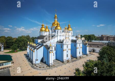 Veduta aerea del Monastero della cupola dorata di San Michele - Kiev, Ucraina Foto Stock