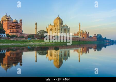 Sito patrimonio dell'umanità dell'UNESCO, Taj Mahal dal fiume Yamuna ad agra, india Foto Stock