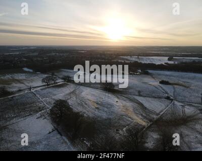 Campi innevati in Essex UK all'alba immagine aerea Foto Stock