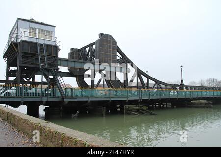 GRIMSBY, INGHILTERRA - 19 marzo: Una vista generale dello storico Ponte della Società di Grimsby che attraversa Alexandra Dock. 19 Marzo 2021 a Grimsby, Inghilterra. (Foto di Ashley Allen/Alamy Live News) Foto Stock