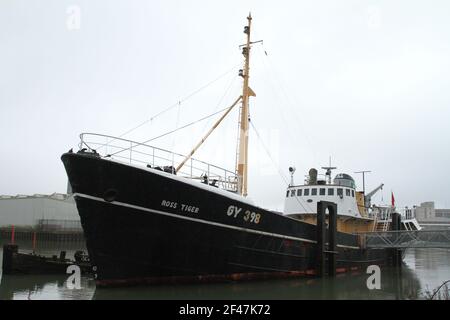 GRIMSBY, INGHILTERRA - 19 marzo: Una visione generale della nave museo Ross Tiger, attualmente chiusa a causa della pandemia del Covid-19. 19 Marzo 2021 a Grimsby, Inghilterra. (Foto di Ashley Allen/Alamy Live News) Foto Stock