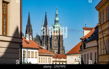 Castello di Praga con st. Cattedrale di Vitus - vista dal lato ovest, Repubblica Ceca, Europa Foto Stock