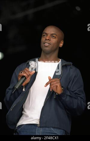 Trevor Nelson in scena al concerto 'The Jam in the Park', tenutosi a Finsbury Park, Londra, Regno Unito. 17 giugno 2001 Foto Stock