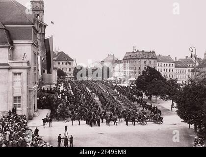 Parata del 3° Reggimento Hussar n° 20 dell'Esercito reale Sassone sul mercato del grano a Bautzen in occasione della sua raccolta nella barbaraca saic Foto Stock