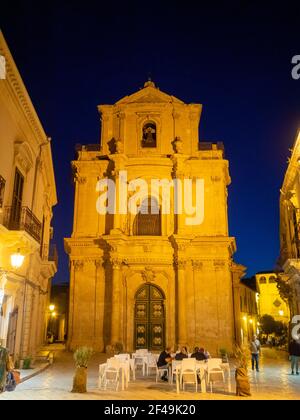 Chiesa di San Michele Arcangelo di notte, Scicli Foto Stock