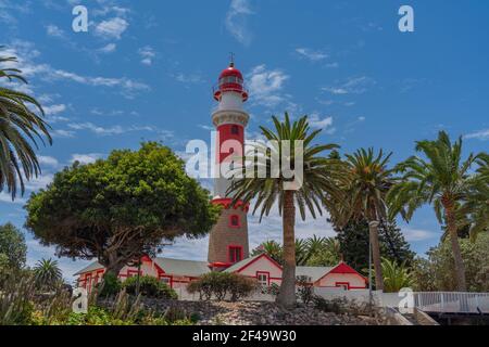 Famoso faro di Swakopmund a Swakopmund, città sulla costa atlantica della Namibia nord-occidentale Foto Stock