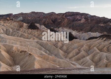 Zabriskie Point appena prima del tramonto nella Valle della morte Foto Stock