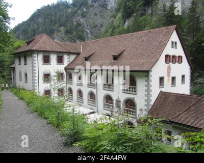 La vecchia Bathhouse a Bad Pfaefers, Sarganserland, St, Gallen, Svizzera. Un bagno termale storico alla fine della gola della tamina. Ora è un museo. Foto Stock