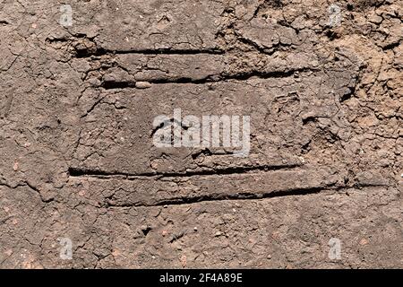Fondo di fango cotto, fondo crumbling marrone essiccato, aspetto orizzontale Foto Stock