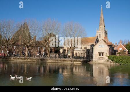 Riflessioni della Chiesa di St Helens, Abingdon sul Tamigi, Oxfordshire, Inghilterra Foto Stock