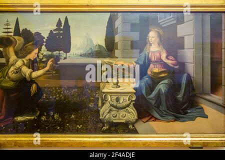 Firenze, Italia. Olio di Annunciazione su tavola di Leonardo da Vinci c. 1472 nella Galleria degli Uffizi. (Solo per uso editoriale) Foto Stock
