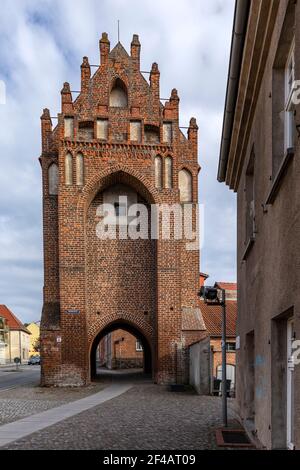 La porta del mulino a Templin come parte delle fortificazioni della città elencate, Uckermark, Brandeburgo, Germania, Europa Foto Stock