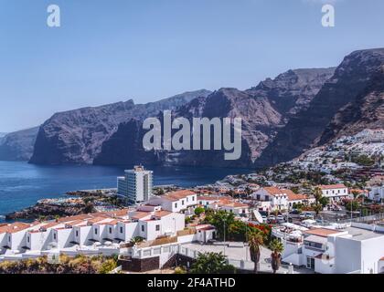 Puerto De Santiago, Tenerife, vista oceano e Los Gigantes Foto Stock