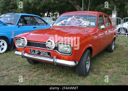 Mk1 Ford Escort parcheggiata sul display in Riviera Classic Car Show, Paignton, Devon, Inghilterra, Regno Unito. Foto Stock