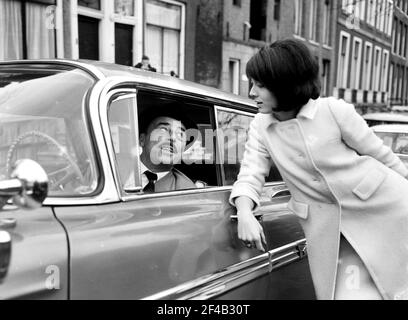 Le registrazioni di film per il film "la collana di diamanti". Scena tra i due personaggi principali Jan Teulings e Nicole Karin Data Aprile 10, 1963 Posizione Amsterdam, Olanda Settentrionale Foto Stock