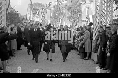 Visita della coppia reale di Zeeland data Ottobre 30, 1947 Location Zeeland Foto Stock