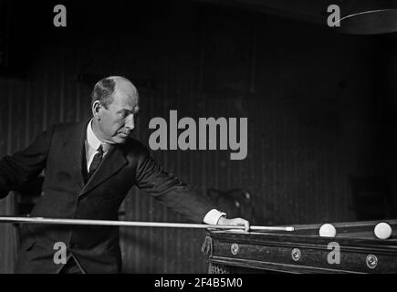 George W. Moore, un giocatore di biliardo che è stato il perdente in una sfida dell'ottobre 1914 per il campionato mondiale di biliardo a tre cuscini Foto Stock