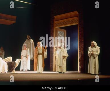 REPRESENTACION DE ENRIQUE IV - ADAPTACION DE LA NOVELA DE PIRANDELLO. Autore: TAMAYO JOSE. POSIZIONE: TEATRO BELLAS ARTES. MADRID. SPAGNA. ENRIQUE IV DEL SACRO IMPERIO ROMANO. JOSÉ MARIA RODERO. Foto Stock